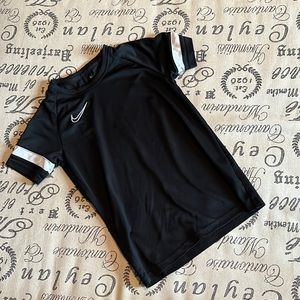 Boys Nike Dri-Fit - M